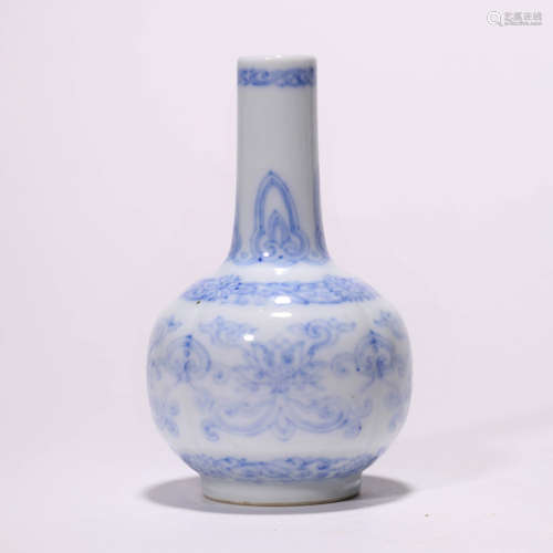 A Chinese Porcelain Blue and White Floral Pattern Vase Marke...