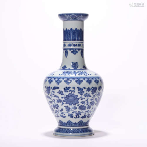 A Chinese Porcelain Blue and White Interlock Brances Vase Ma...