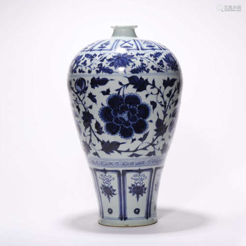 A Chinese Porcelain Blue and White Interleock Branches Vase