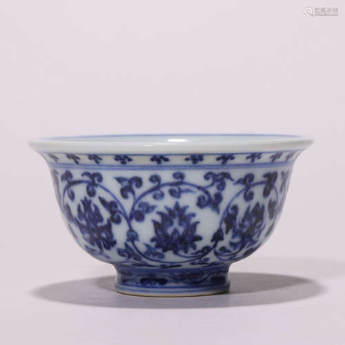 A Chinese Porcelain Blue and White Interlock Branches Bowl