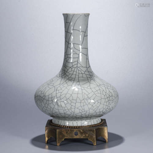 A Chinese Porcelain Ge-type Vase Marked Yong Zheng