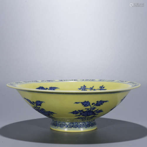 A Chinese Porcelain Yellow-Glazed Dish Marked Qian Long