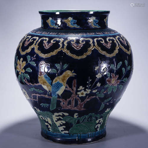 A Chinese Porcelain Enamel Painted Jar