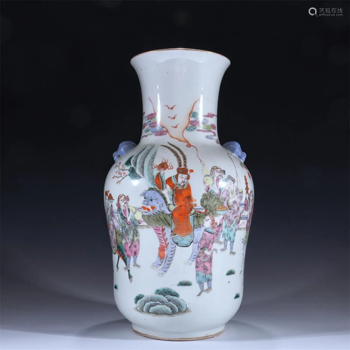 Late Qing Dynasty,famille-rose vase