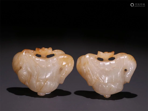 Old stock, a pair of hetian jade ornaments