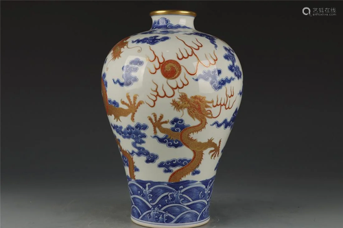 Qing Dynasty blue and white Fanhong gilt vase