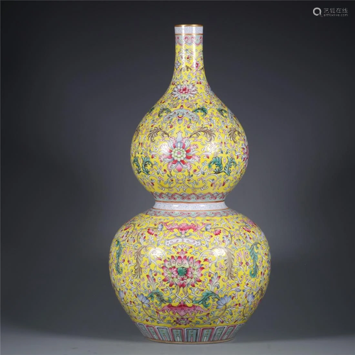 Old stock,Qing Dynasty yellow ground famille-rose vase