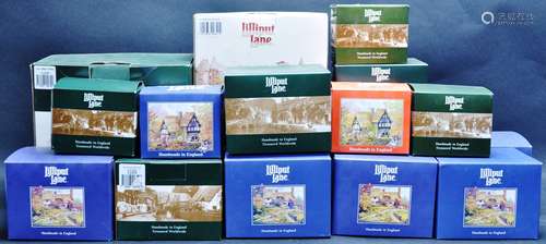 LARGE COLLECTION OF LILLIPUT LANE COTTAGES