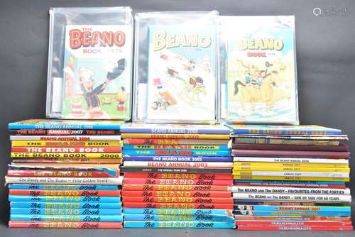 LARGE COLLECTION OF BEANO BOOKS INCLUDING 1960S EXAMPLES.