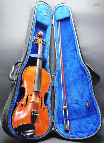 20TH CENTURY COPY OF ANTONIUS STRADIVARIUS VIOLIN MADE IN CZ...