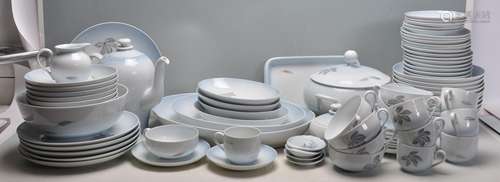 20TH CENTURY CERAMIC PORCELAIN DINNER SERVICE BY KJOBENHAVN