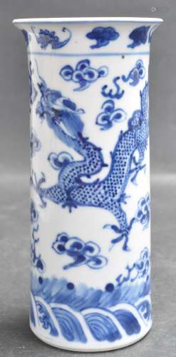 19TH CENTURY BLUE AND WHITE CHINESE ORIENTAL VASE