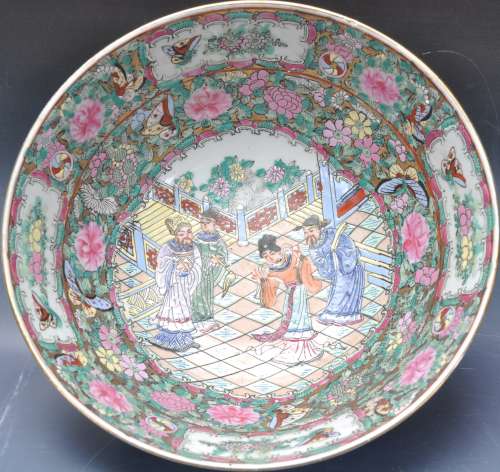 EARLY 20TH CENTURY GUANGZHOU PERIOD FAMILLE VERTE BOWL