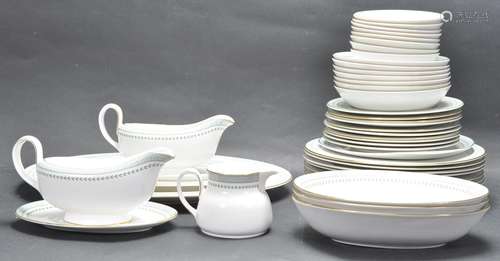 LARGE 20TH CENTURY ROYAL DOULTON 'BERKSHIRE' DINNER SERVICE.