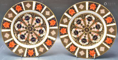 PAIR OF 20TH CENTURY ROYAL CROWN DERBY IMARI PLATES