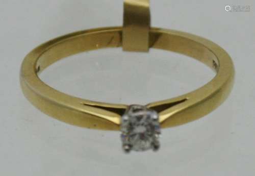 An 18ct gold single stone diamond set ring, diamond approx 0...