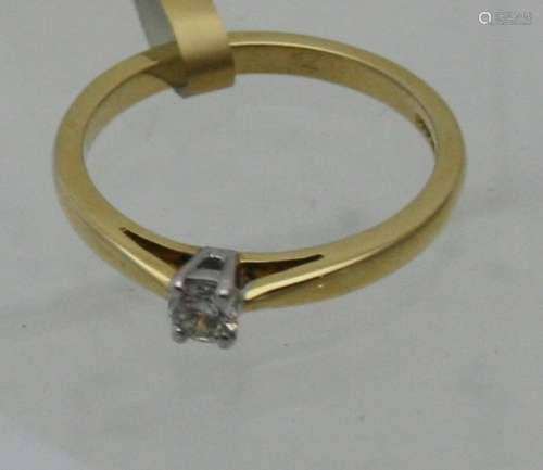 An 18ct gold single stone diamond set ring, diamond approx 0...