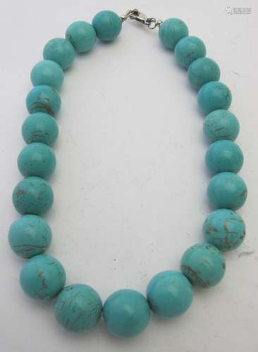 Modern style turquoise howlite statement necklace, large 18m...