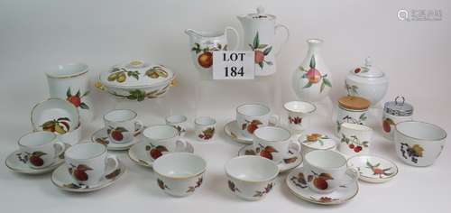 33 pieces of Royal Worcester table ware and decorative ware ...