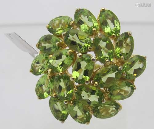 Large natural peridot cocktail ring, 10cts approx, 5.