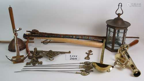 A mixed lot of mainly brass and metal wares including a hall...