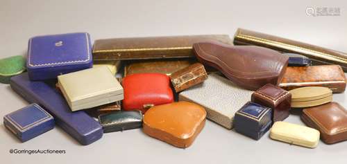 A mixed quantity of assorted jewellery boxes.