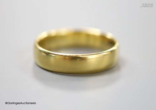 An 18ct gold wedding band, size R/S,5.6g