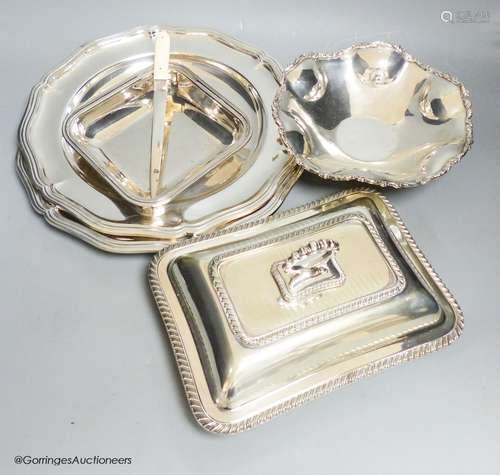 A pair of plated dinner plates, an entree dish and three oth...