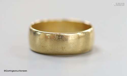 A 9ct gold wedding band, size R/S, 5.8 grams.