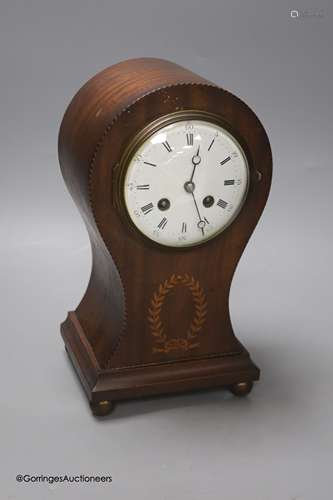 An Edwardian inlaid mantel clock, height 29cm, French drum m...