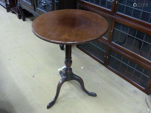 A George III mahogany circular tilt-top wine table, height 6...