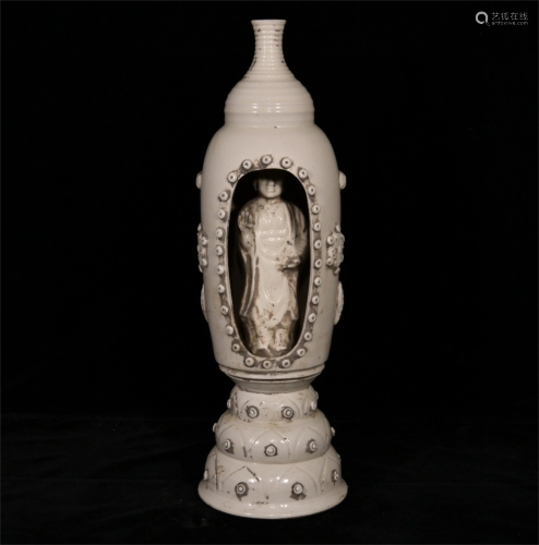 A Chinese Porcelain Buddha Niche