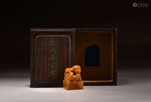 A Carved Double Lions Shoushan Tianhuang Stone Seal