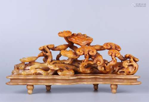 A Carved Ruyi Mushroom Shoushan Tianhuang Stone Pen Holder