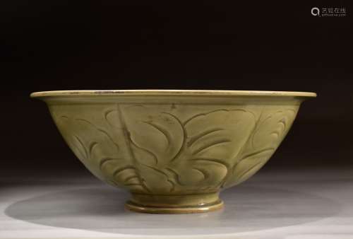 A Yue Kiln Carved Dragon Pattern Porcelain Bowl