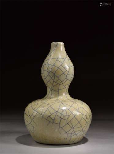 A Ge Type Gourd Shape Porcelain Vase