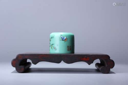A Famille Rose Butterfly Pattern Porcelain Thumb Ring