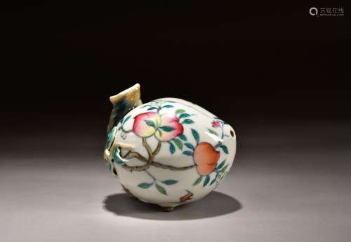 A Famille Rose Peach with Bats Pattern Porcelain Water Pot