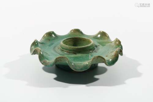 chinese green glazed porcelain foliate-rim bowl
