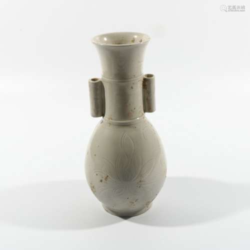 chinese white glazed porcelain handled vase