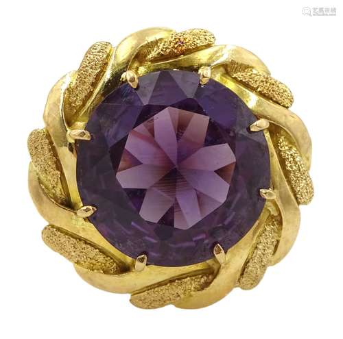 18ct gold circular purple stone ring