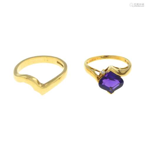 18ct gold chevron ring, hallmarks for 18ct gold, ring size P...