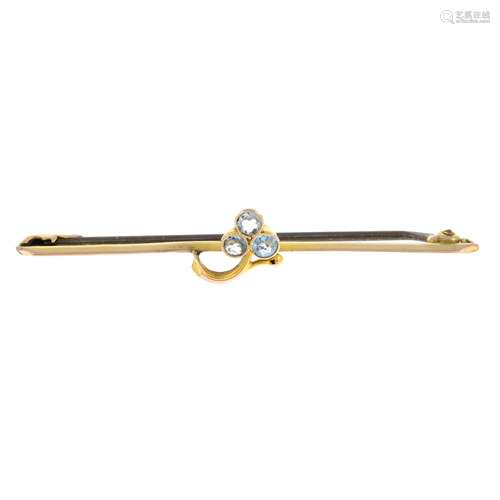 Early 20th century 9ct gold aquamarine clover bar brooch,