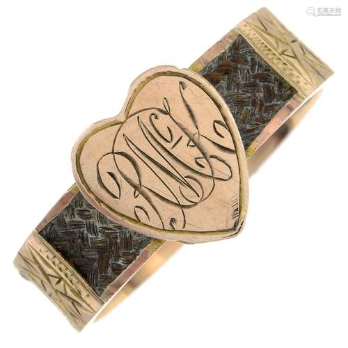 An early 20th century 9ct gold woven hair mourning ring.Hall...