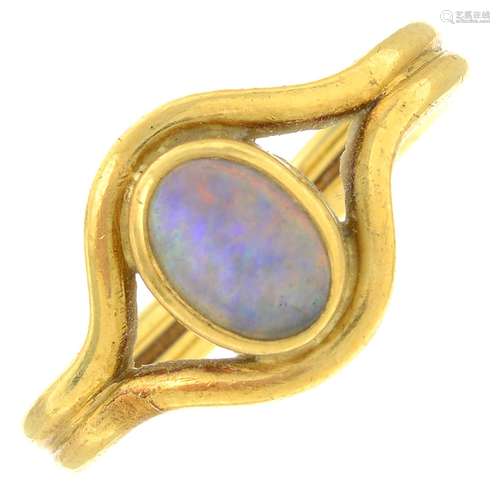 An opal single-stone ring.Ring size L1/2.