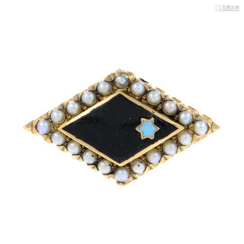 A split pearl and enamel brooch.Stamped 10K.