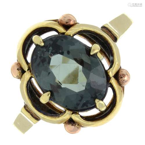 A chrysoberyl single-stone ring.Stamped 585.