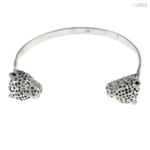 A leopard bangle.Stamped 14k.Inner diameter 5.5cms.