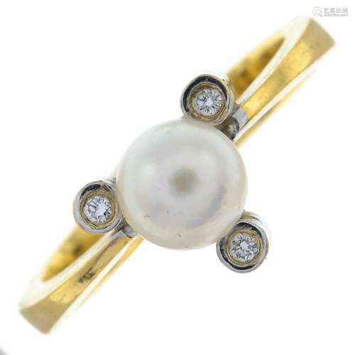 A cultured pearl and diamond stylised cluster ring.Stamped 7...