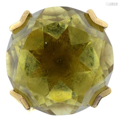 A 9ct gold citrine single-stone ring.Citrine calculated weig...